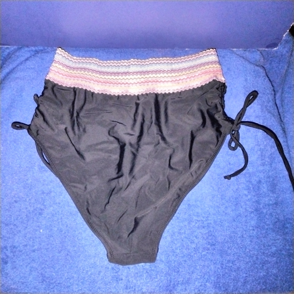 Bikini - Picture 6 of 7